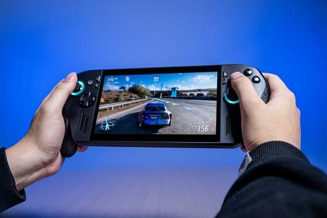 冰球突破官网掌机形态主机体验：ROG X