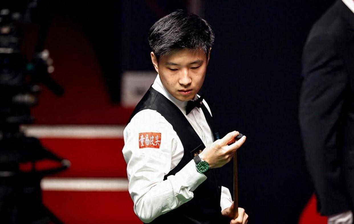 中国斯诺克现象从5-0横扫到2破百惊艳赵心童迎来关节磨练台球
